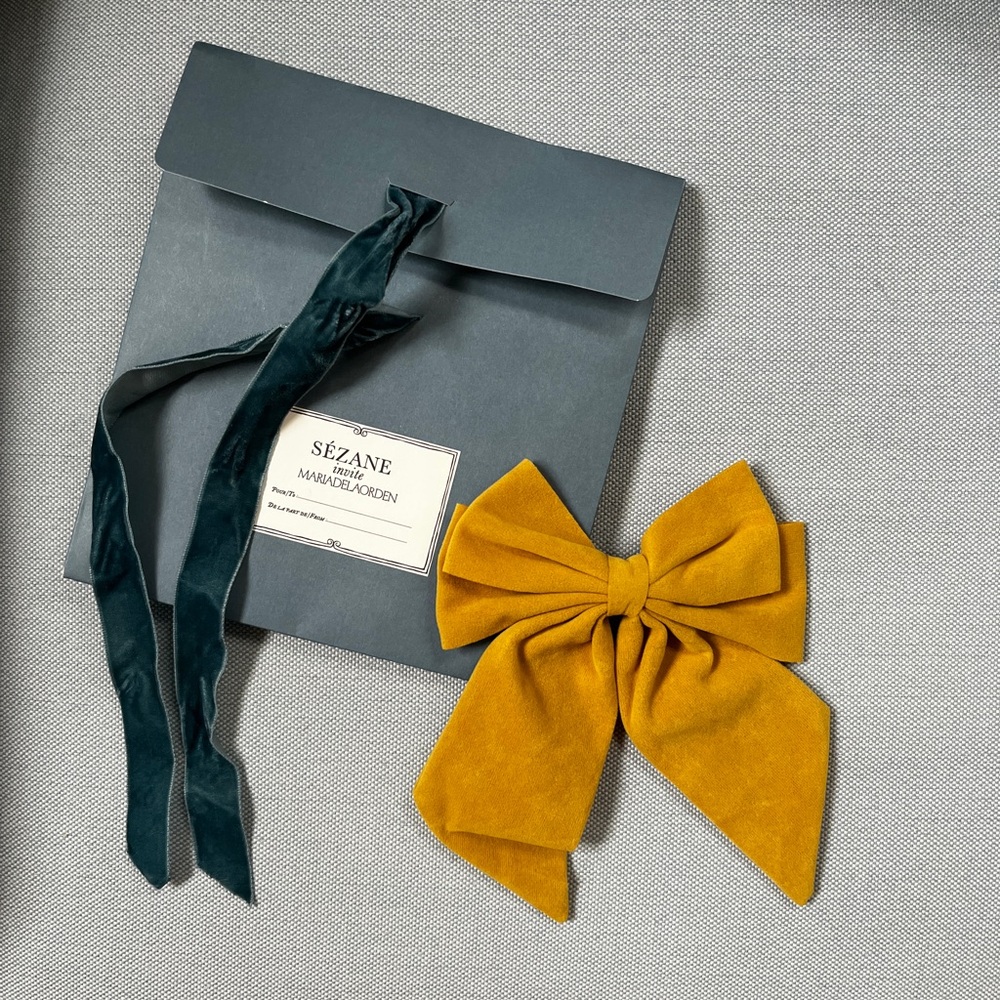 Sezane x Maria de la Orden velvet hair bow